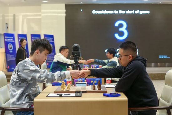 收起 时长:00:30建议WIFI下打开 《夜魔侠:重生》发布全新电视预告片,精英律师马特·默多克(查理·考克斯 饰)的千篇一律生活中,隐藏着他的另一重身份——惩恶扬善的超级英雄“夜魔侠”!