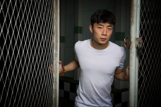 》在点映的指定场次中,就推出凭票根领取限量海报和纪念票根的活动;电影《F1》同样将海报作为精美周边,在指定场次或者线上活动中送给观众。